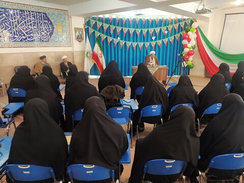تصاویر/ جشن دهه فجر در مدرسه علمیه الزهرا (س) ارومیه