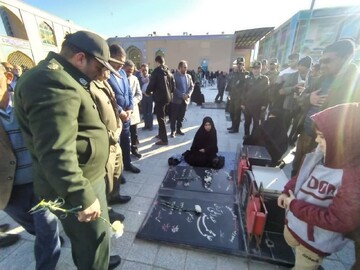 تصاویر / غبارروبی و گلباران مزار شهدای آران و بیدگل