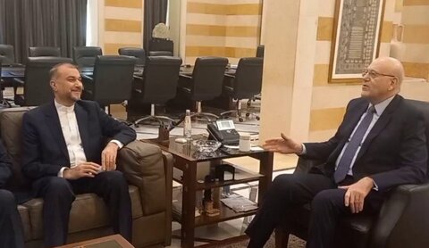 وزير الخارجية الإيراني حسين أمير عبداللهيان ورئيس الحكومة اللبنانية نجيب ميقاتي