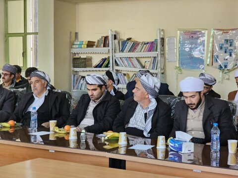 تصاویر/نشست طلاب و روحانیون سقز پیرامون انتخابات با نماینده ولی فقیه در کردستان