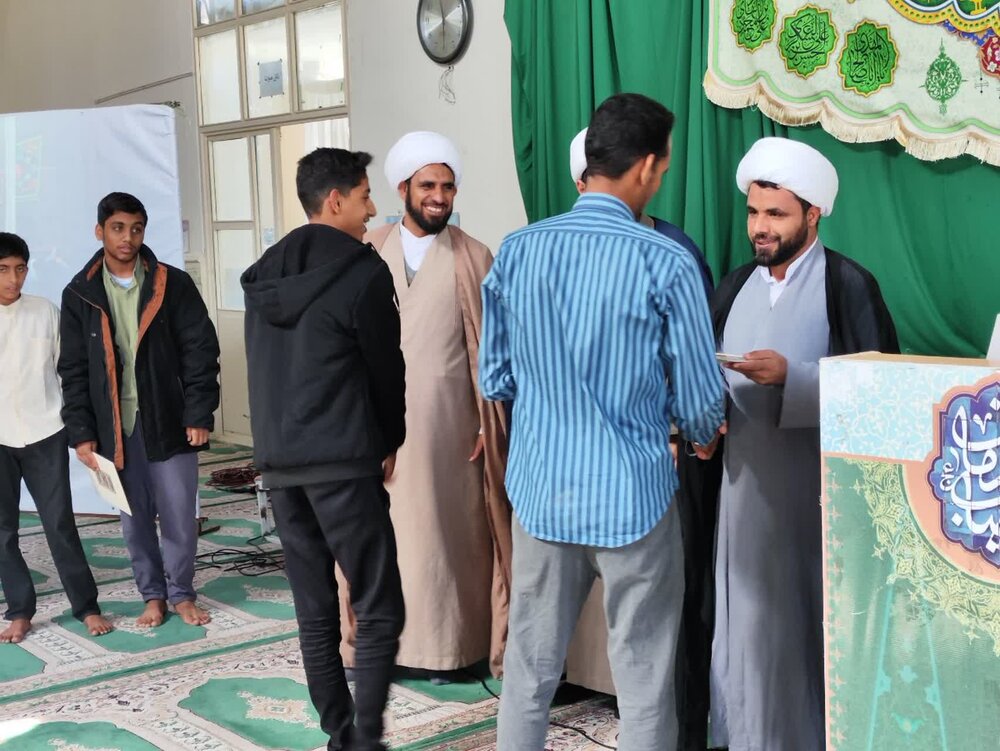 تقدیر از نفرات برتر جشنواره علامه حلی(ره) مدرسه علمیه بشاگرد