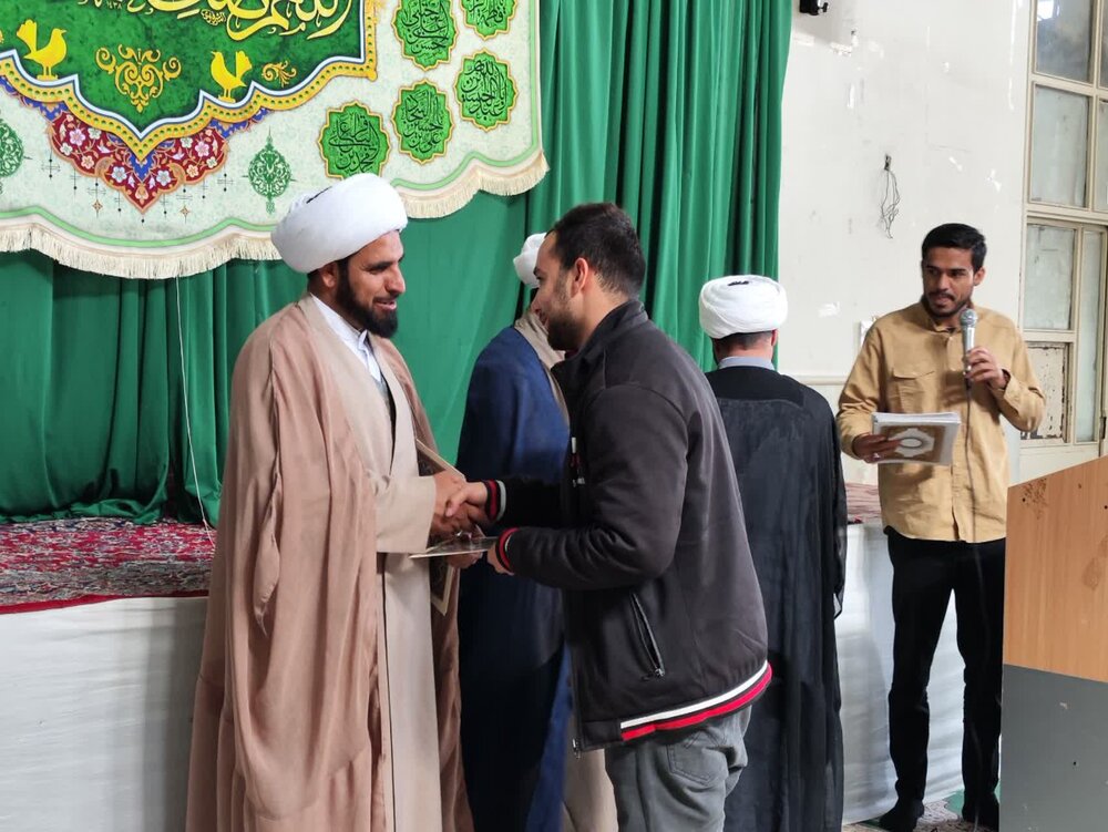 تقدیر از نفرات برتر جشنواره علامه حلی(ره) مدرسه علمیه بشاگرد