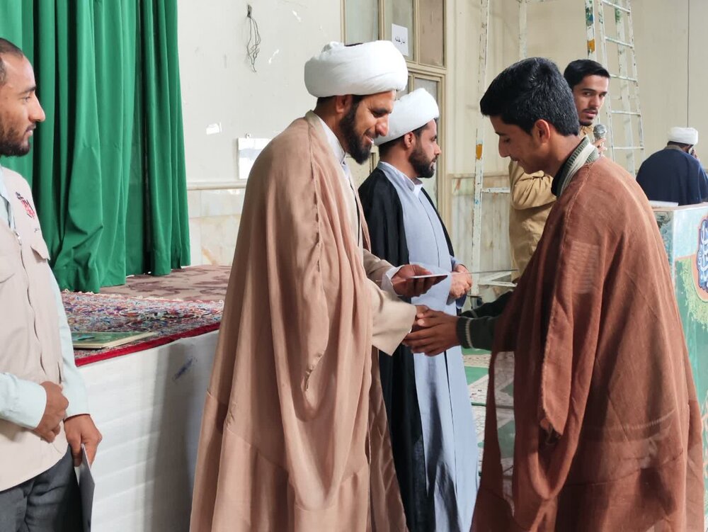 تقدیر از نفرات برتر جشنواره علامه حلی(ره) مدرسه علمیه بشاگرد