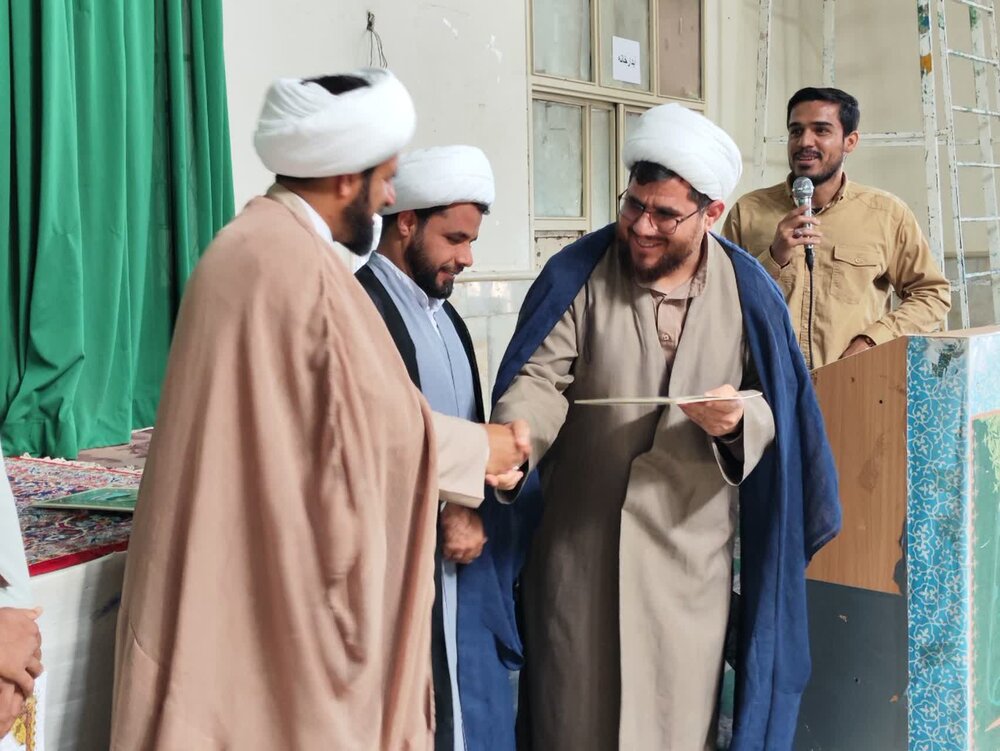 تقدیر از نفرات برتر جشنواره علامه حلی(ره) مدرسه علمیه بشاگرد