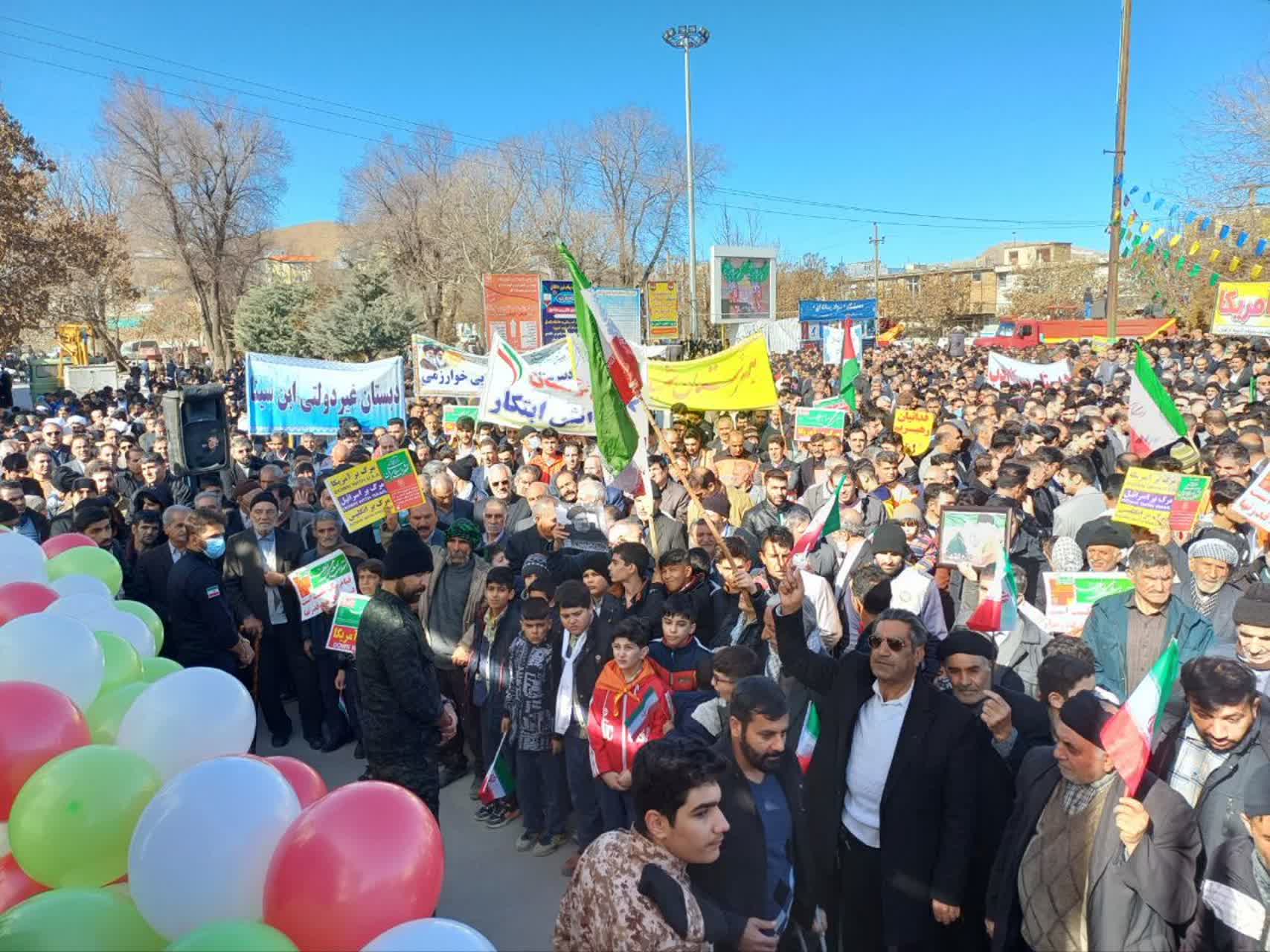 تصاویر/ حضور مردم نورآباد در جشن ۴۵ سالگی انقلاب