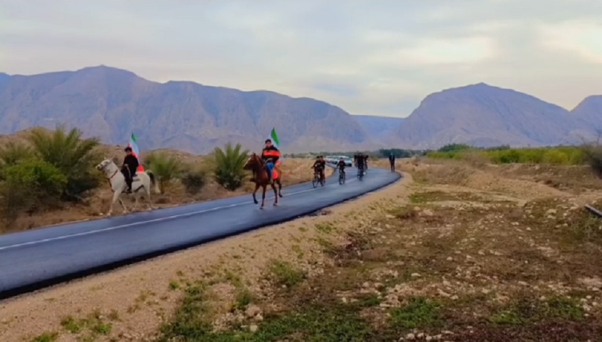 فیلم| راهپیمایی اهالی روستای لاور شرقی در دشتی با اسب