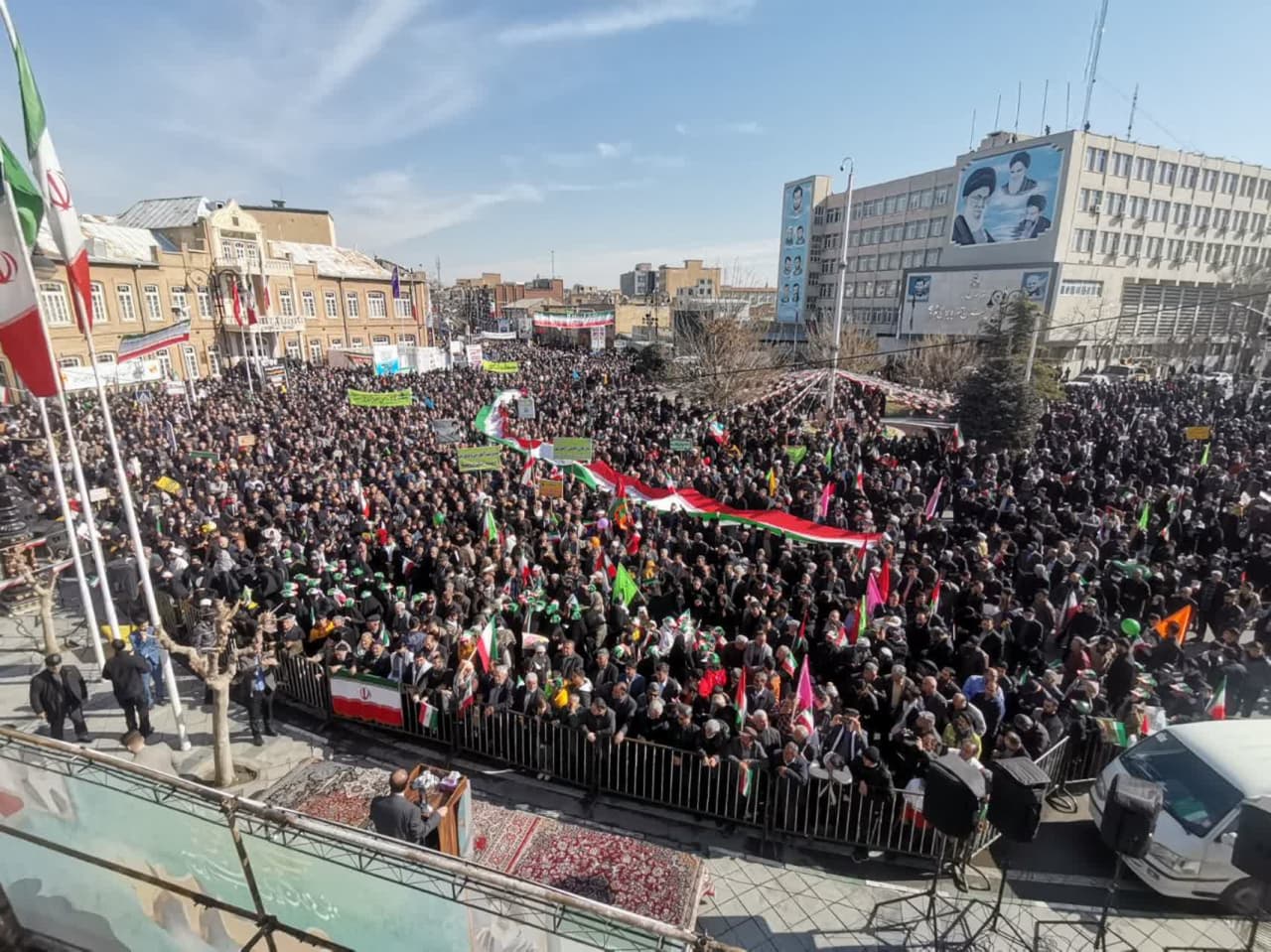 تصاویر/ نمایی دیگر از تجلی حضور مردم ولایی و شهید پرور ارومیه در راهپیمایی ۲۲بهمن