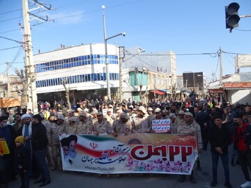 تصاویر/ راهپیمایی مردم شهرستان سردشت در یوم الله ۲۲ بهمن