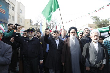 تصاویری از حضور علما و روحانیون در راهپیمایی باشکوه ۲۲ بهمن قم