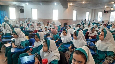 تصاویر/ جشن مدرسه جوانه های انقلاب  در مدرسه علمیه الزهرا (س) ارومیه