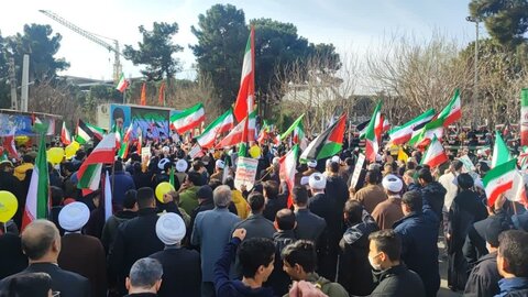 فیلم | گوشه‌هایی از حضور پرشور مردم قم در راهپیمایی ۲۲ بهمن