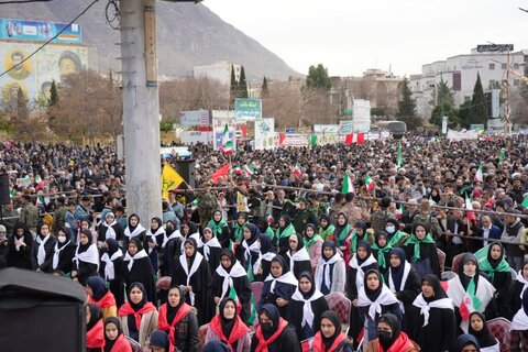 تصاویر حضور مردم خرم آباد در جشن ۴۵ سالگی انقلاب