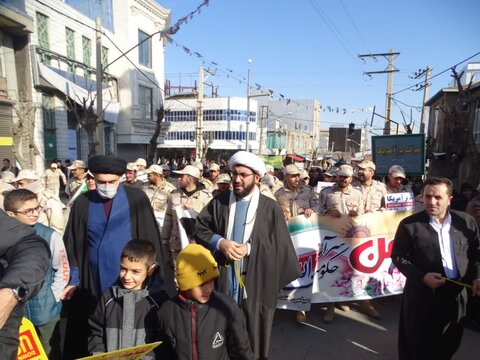 تصاویر/ راهپیمایی مردم شهرستان سردشت در یوم الله 22 بهمن
