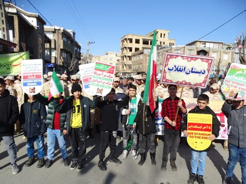 تصاویر/ راهپیمایی مردم شهرستان سردشت در یوم الله 22 بهمن