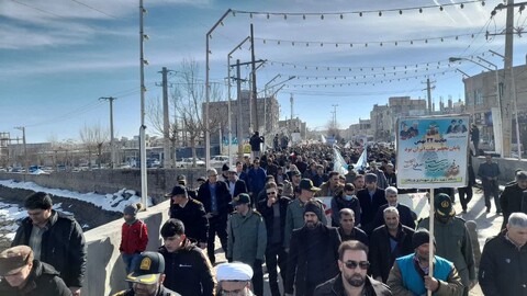 تصاویر/ حضور مردم شهر ورزقان در راهپیمایی با شکوه یوم الله ۲۲ بهمن