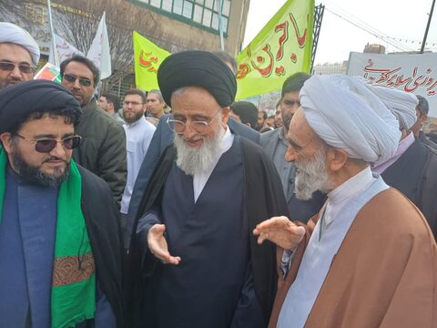تصاویر / حضور پرشور مردم در راهپیمایی 22 بهمن در مشهد