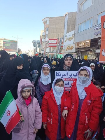 تصاویر/ حضور مردم شهرستان ابهر در راهپیمایی یوم الله ۲۲ بهمن