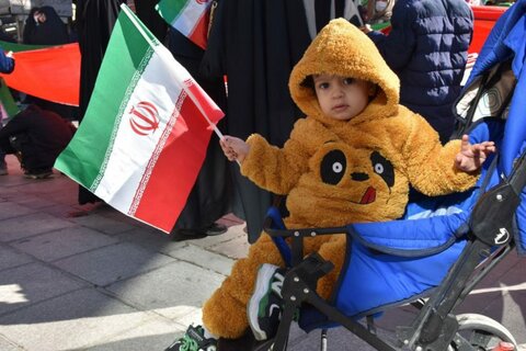 تصاویر/ مردم سنندج در یوم الله 22 بهمن حماسه ساز شدند