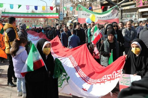 تصاویر/ مردم سنندج در یوم الله 22 بهمن حماسه ساز شدند