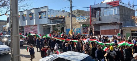 تصاویر/ حضور مردم شهرستان بزینه رود در راهپیمایی یوم الله ۲۲ بهمن