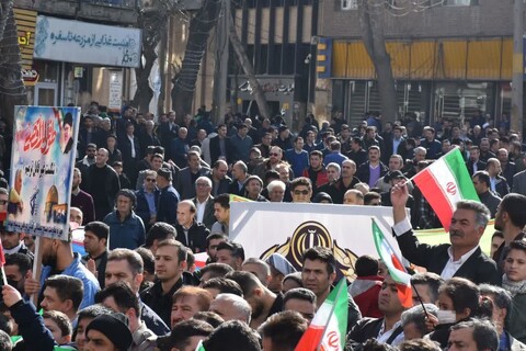 تصاویر/ حضور حماسی مردم شهرستان مهاباد در راهپیمایی 22 بهمن