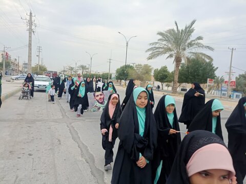 تصاویر / حضور دختران چهارشنبه های مهدوی شهرستان کنگان در راهپیمایی 22بهمن 1402