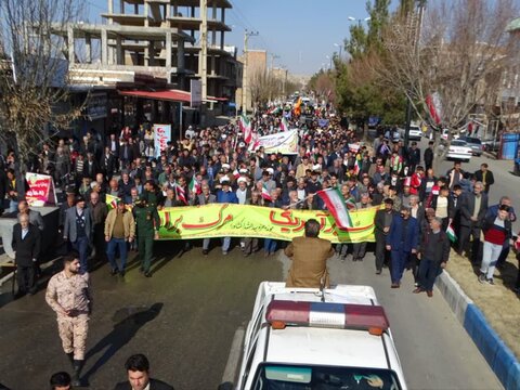 تصاویر / راهپیمایی مردم شهر کشاورز در یوم الله 22 بهمن