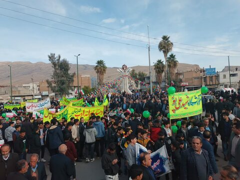 تصاویر حضور مردم پلدختر در راهپیمایی یوم الله ۲۲ بهمن عکاس:سامان گنجی