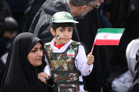  تصاویر/ حضور حماسی مردم قم در جشن انقلاب