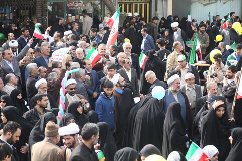 تصاویر/ حضور حماسی مردم قم در جشن انقلاب