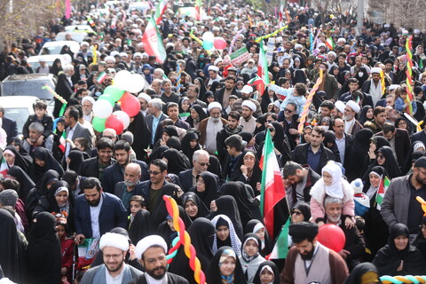 تصاویر/ تصاویر/ حضور حماسی مردم قم در جشن انقلاب