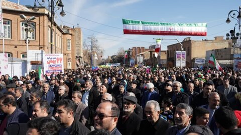 تصاویر/ نمایی دیگر از تجلی حضور مردم ولایی و شهید پرور ارومیه در راهپیمایی ۲۲بهمن