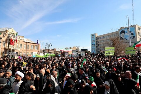 تصاویر/ نمایی دیگر از تجلی حضور مردم ولایی و شهید پرور ارومیه در راهپیمایی ۲۲بهمن