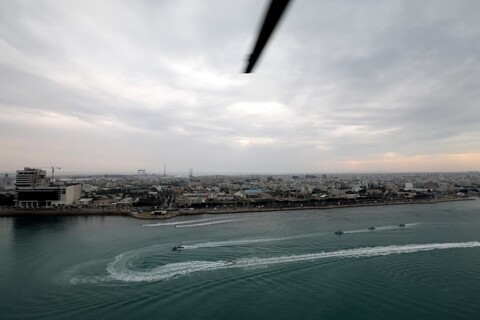 تصاویر هوایی از راهپیمایی مردم بوشهر در جوار خلیج فارس