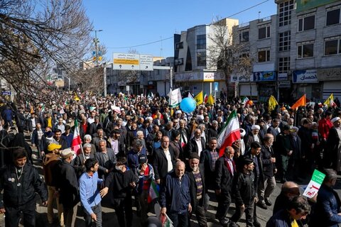 تصاویر /  حضور مردم در راهپیمایی یوم الله 22 بهمن
