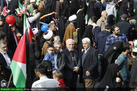 بالصور/ مشاركة واسعة في مسيرات حاشدة في الذكرى السنوية 45 لانتصار الثورة الإسلامية في مختلف إيران