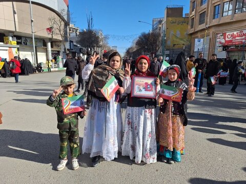 تصاویر/حضورنماینده ولی فقیه در استان اردبیل در راهپیمایی ۲۲ بهمن ۱۴۰۲