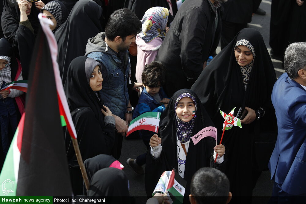 حضور پرشور بانوان قمی در جشن ملی ۲۲ بهمن