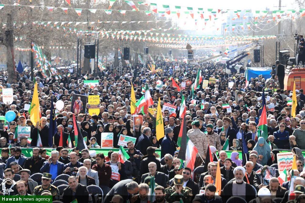 تصاویر/ حضور گسترده مردم کرج در جشن بزرگ انقلاب
