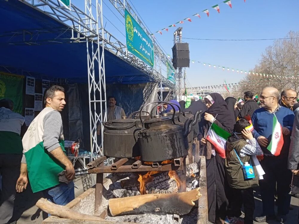 راهپیمایی ۲۲ بهمن کرج معطر به عطر حرم رضوی شد+ عکس