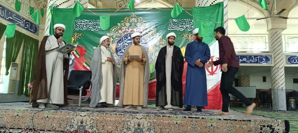 تجلیل از طلاب برتر جشنواره علامه حلی مدرسه علمیه ولی عصر(عج) بندرعباس+ عکس