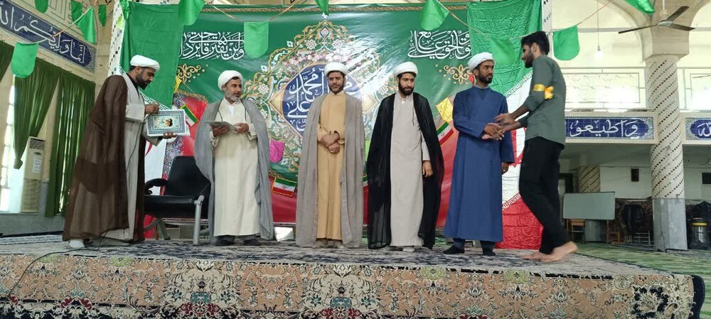 تجلیل از طلاب برتر جشنواره علامه حلی مدرسه علمیه ولی عصر(عج) بندرعباس+ عکس
