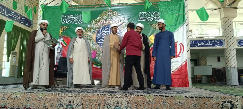 تجلیل از طلاب برتر جشنواره علامه حلی مدرسه علمیه ولی عصر(عج) بندرعباس+ عکس