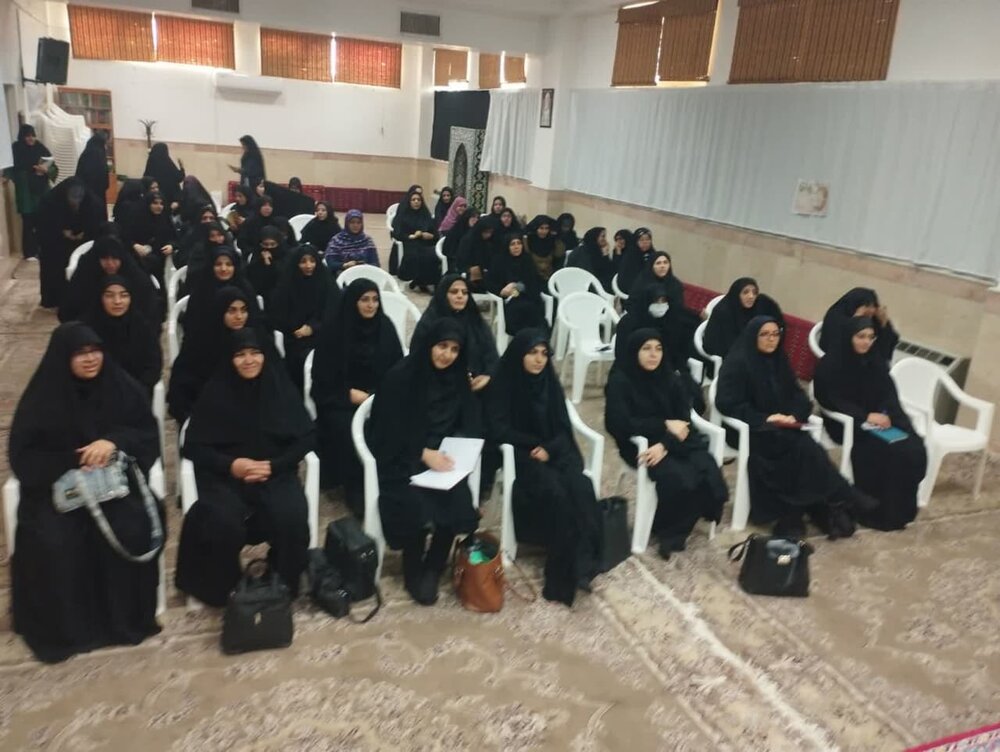 نشست تربیت مبلغ کنش‌گر جمعیت در مدرسه علمیه حضرت زینب(س) آران و بیدگل برگزار شد