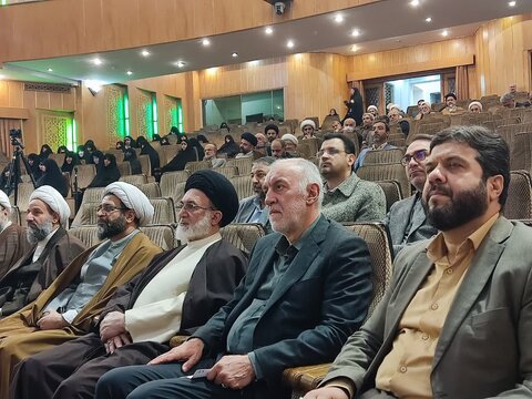 تصاویر/ اولین اجلاس سراسری موسسان، روسا و اعضای هیات امنای مدارس علمیه خواهران استان تهران در حال برگزاری است.