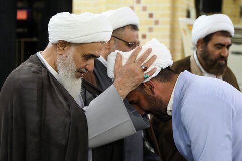 تصاویر / مراسم عمامه گذاری طلاب مدارس علمیه استان قزوین