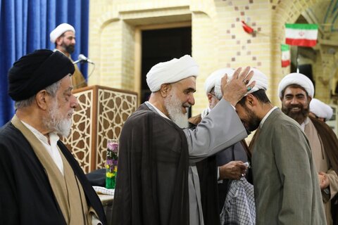 تصاویر / مراسم عمامه گذاری طلاب مدارس علمیه استان قزوین