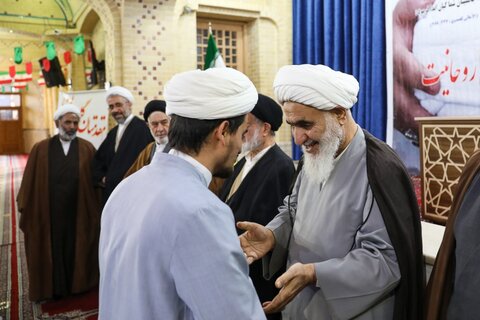 تصاویر / مراسم عمامه گذاری طلاب مدارس علمیه استان قزوین