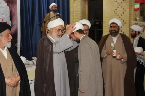 تصاویر / مراسم عمامه گذاری طلاب مدارس علمیه استان قزوین