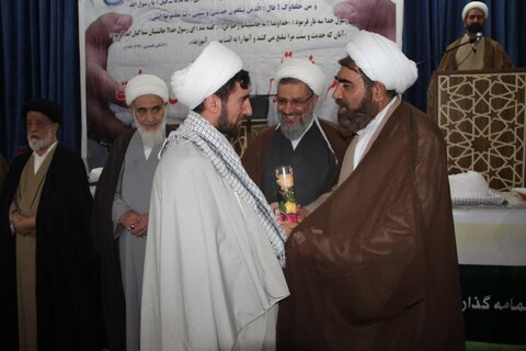 تصاویر / مراسم عمامه گذاری طلاب مدارس علمیه استان قزوین